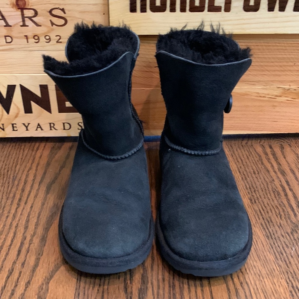 NWOT UGG Jona Boot - Junior